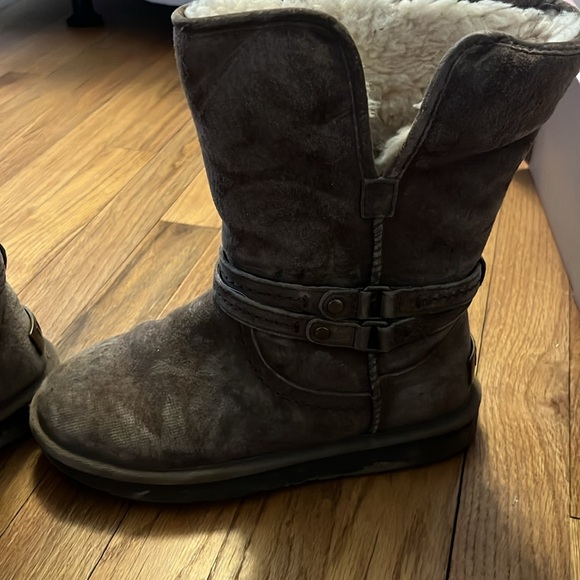 Brown Uggs - Picture 2 of 3